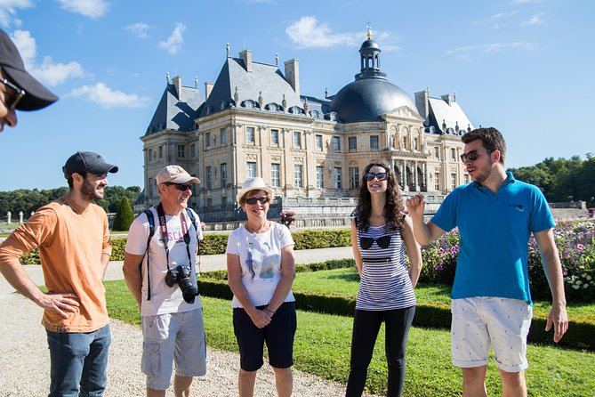 Fontainebleau and Vaux-Le-Vicomte Castle Small-Group Day Trip From Paris - Meeting and Pickup