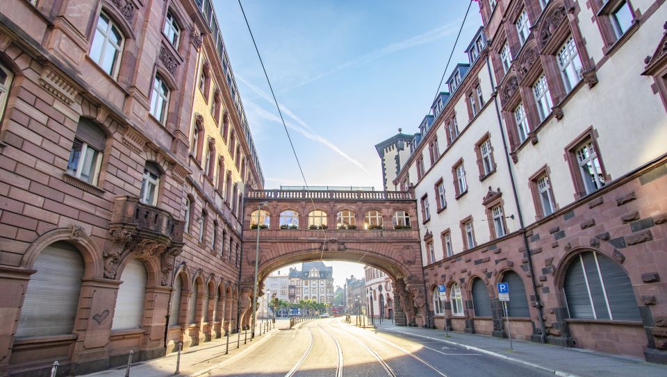 Frankfurt: Capture the Most Photogenic Spots With a Local - Explore Frankfurts Iconic Landmarks