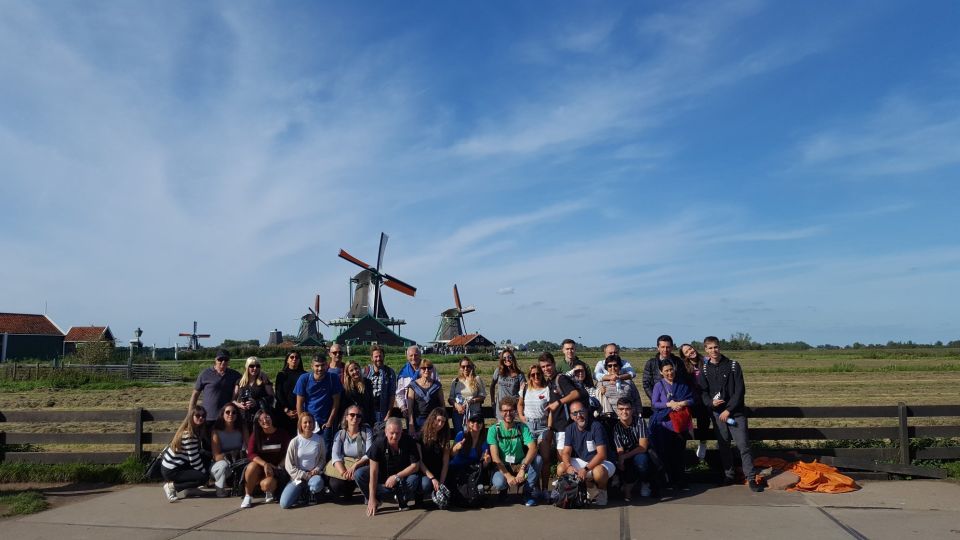 From Amsterdam: Windmills of Zaanse Schans Tour in Spanish - Exploring Zaanse Schans