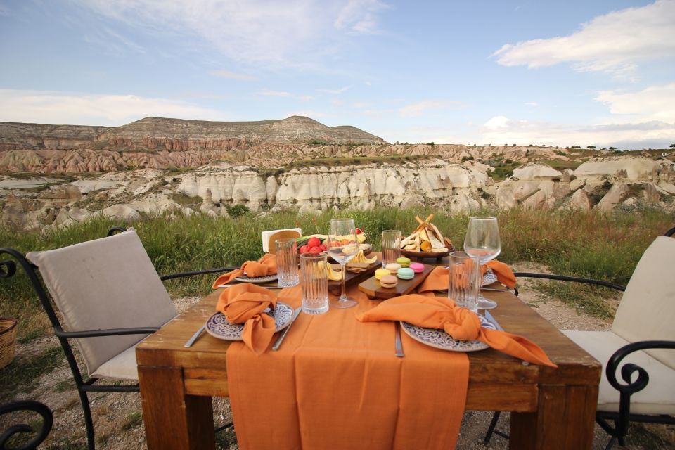 From Göreme: Cappadocia Rose Valley Picnic - Picnic Setting and Atmosphere