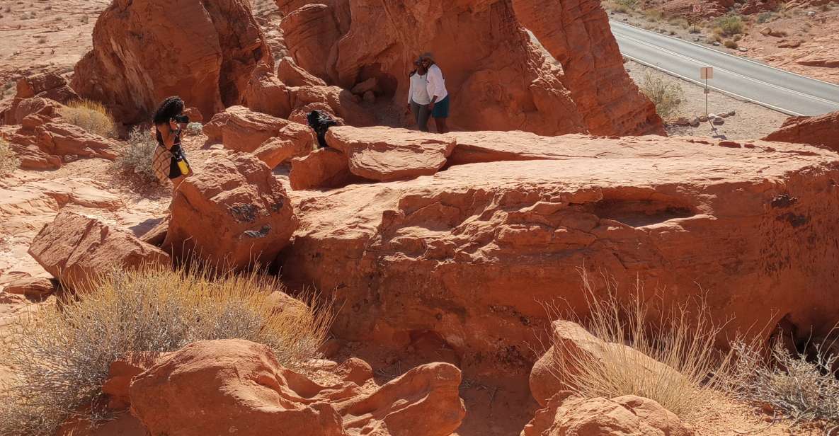 From Las Vegas: Valley of Fire Small Group Tour - Discover Ancient Petroglyphs at Atlatl Rock