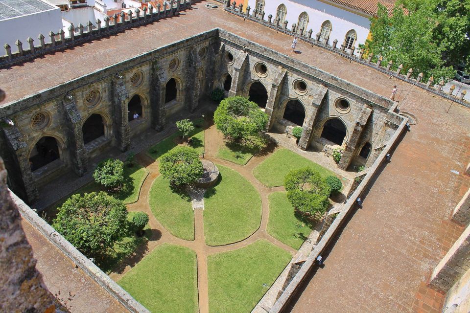 From Lisbon: Évora Private Historic Discovery Tour - Itinerary Highlights