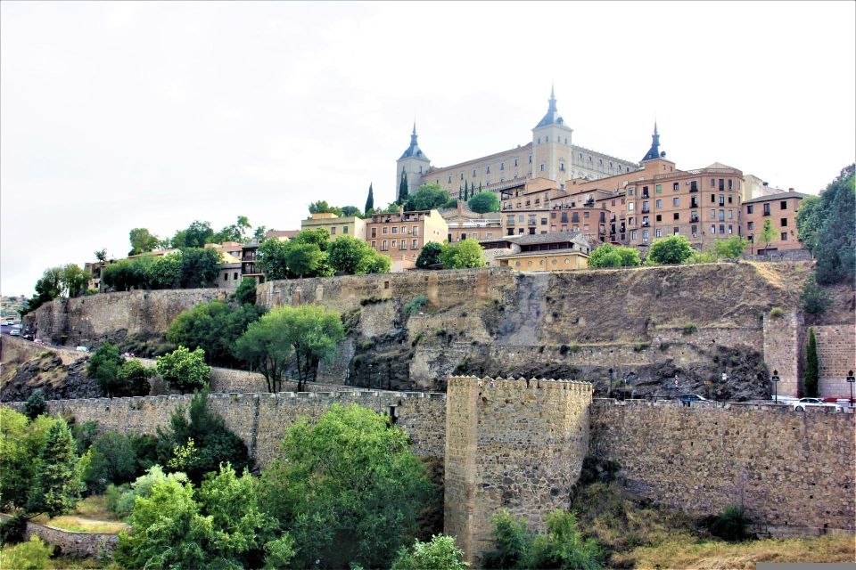 From Madrid: Private Highlights of Toledo Guided Day Trip - Exploring Toledos Old Town