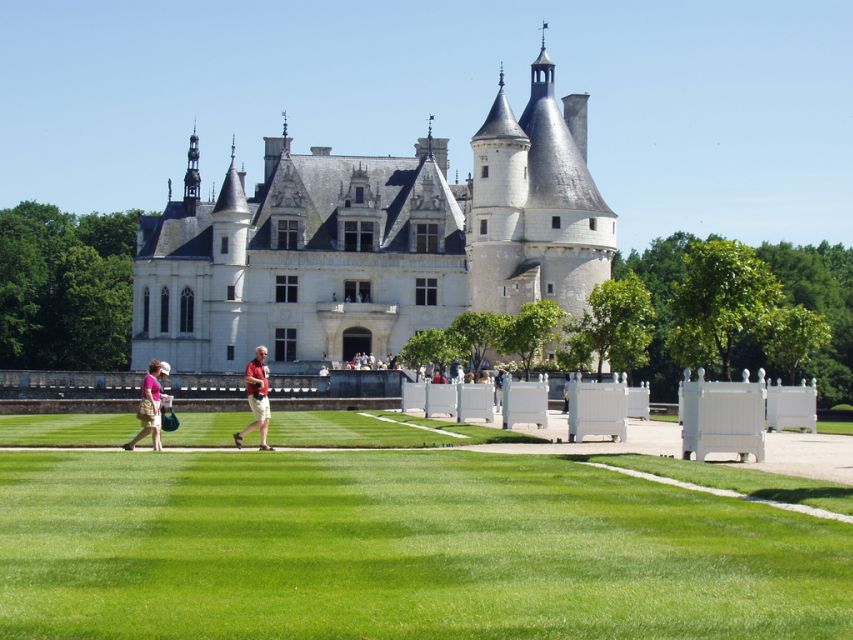 From Paris: Loire Valley Castles Full-Day Tour With Lunch - Castles of the Loire Valley