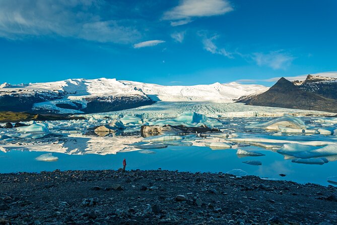 Glacier Lagoon and Diamond Beach Guided Day Trip From Reykjavik - Arrival at Jökulsárlón Glacial Lagoon