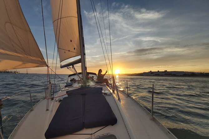 Golden Hour Boat Tour - Sailing by the Monuments With Wine - Whats Included