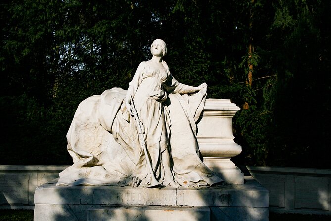 Guided Tour of the Melatenfriedhof in Cologne - Meeting and Pickup