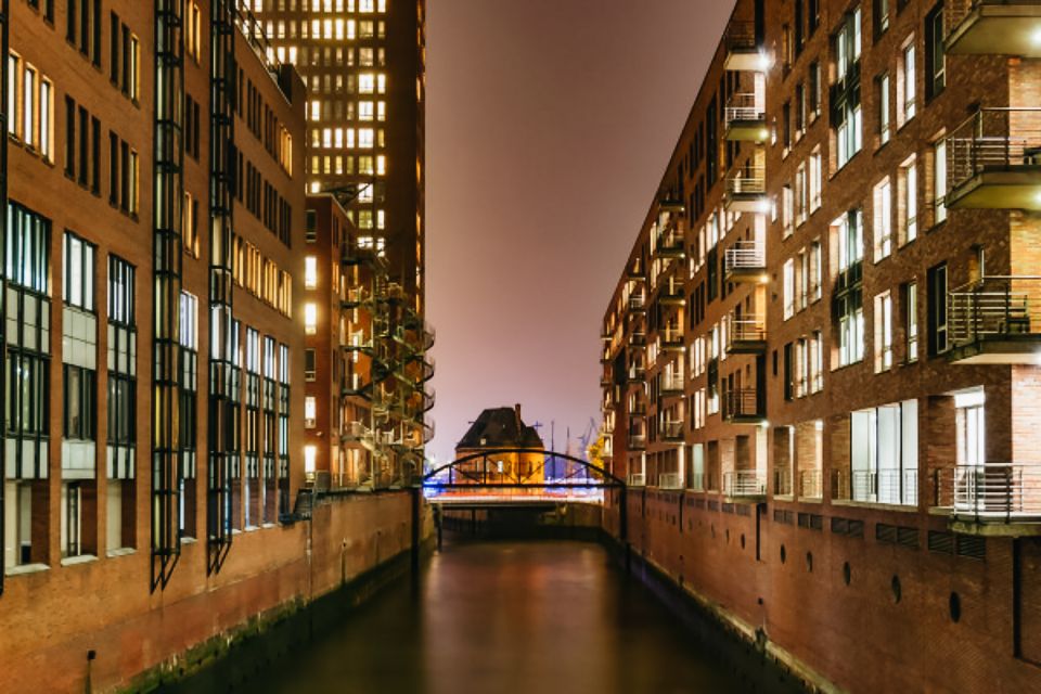 Hamburg: 1.5h Grand Harbor Evening Lights Cruise - Highlights of the Tour