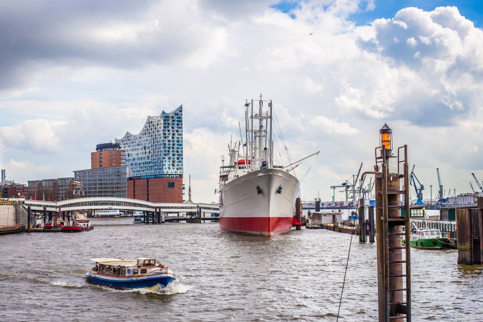 Hamburg: 2-Hour Harbor Boat Tour XXL With Live Commentary - Navigating Locks, Canals, and Shipyards