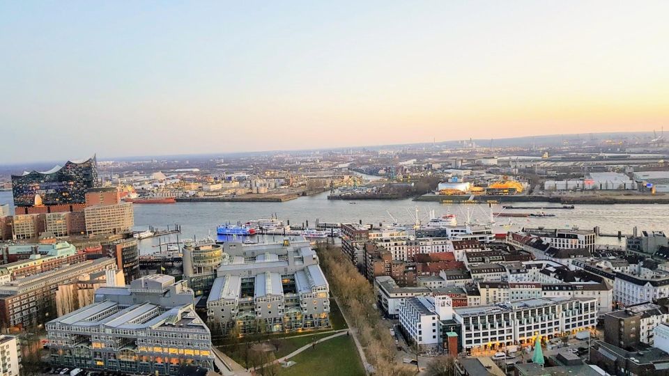 Hamburg: Self-Guided City Tour With U3 Public Train - Tour Features