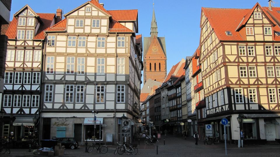 Hanover: Old Town Historical Walking Tour by Geo Epoche - Influence of the Guelphs