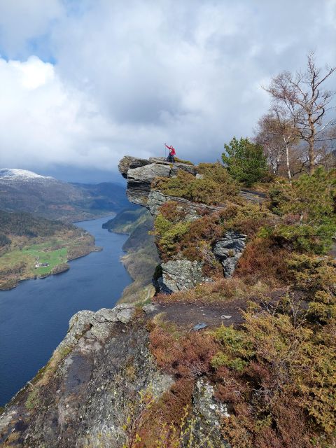 Haugesund: Guided Hike to Himakåna (Mini Trolltunga) - Highlights of the Guided Tour