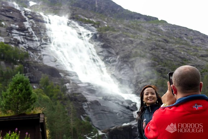 Haugesund Shore Excursion: Åkrafjorden & Langfoss Waterfall - Tour Duration and Group Size