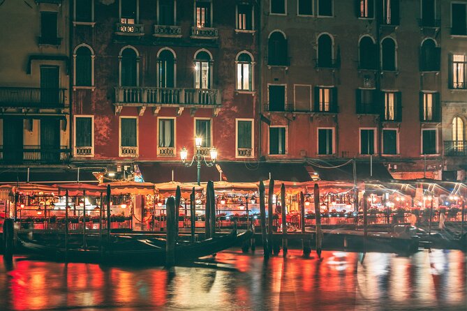 Highlights and Hidden Gems Night Tour in Venice - Exploring Venetian Lanes