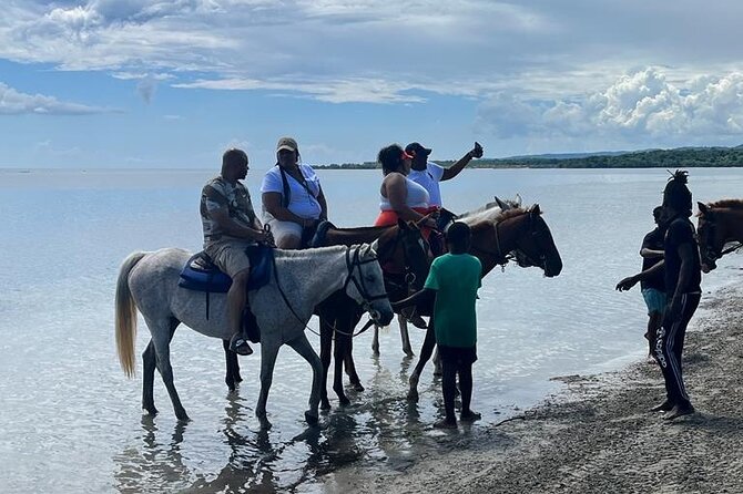 Horseback Riding in the Ocean From Ocho Rios & Runaway Bay - Included Amenities and Inclusions