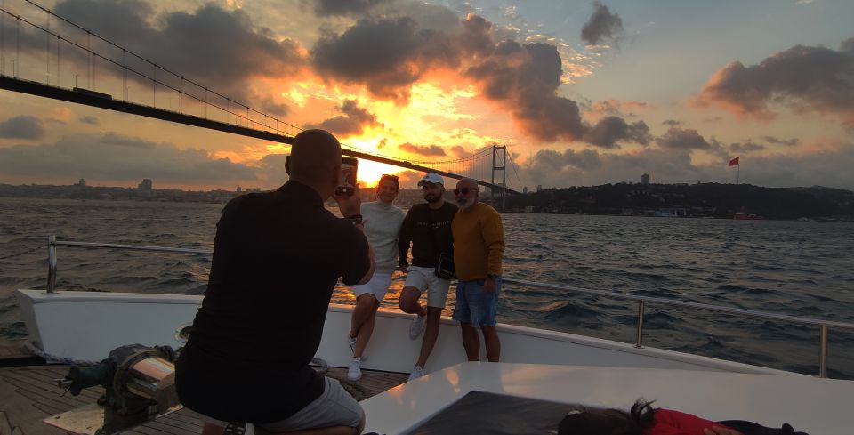 Istanbul: Bosphorus Sunset Cruise With Snacks and Drinks - Witnessing the Stunning Sunset