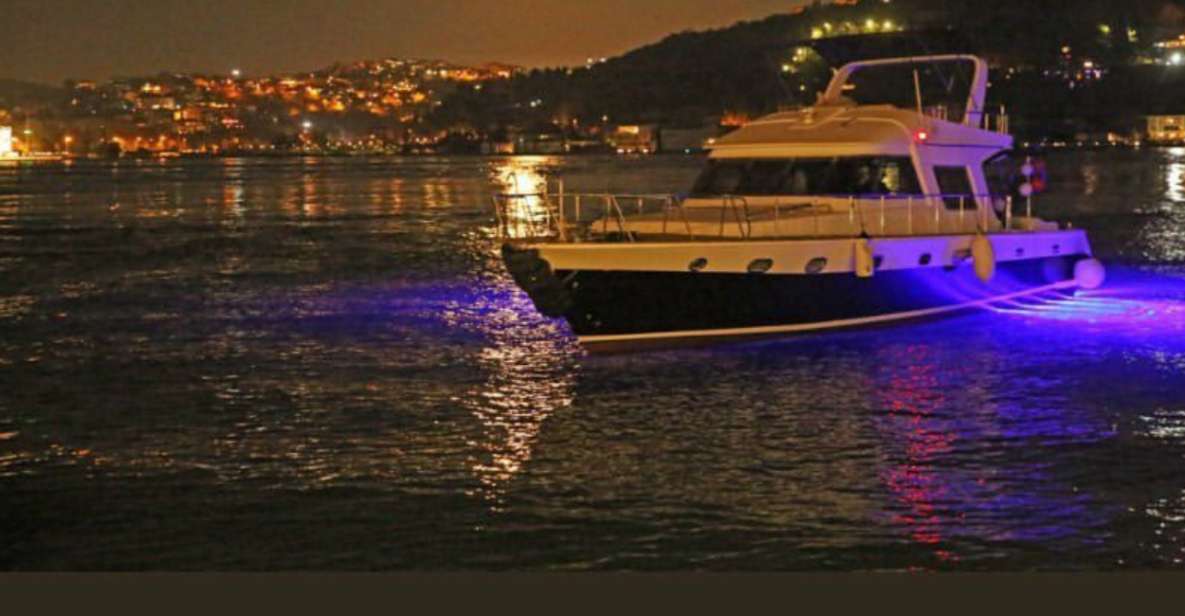 Istanbul Private Luxury Yacht on Bosphorus 16 Meter (52 Feet) - Comfortable Accommodations