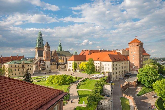 Krakow - Sightseeing of the Wawel Royal Hill - Exploring the Gothic Hilltop Complex