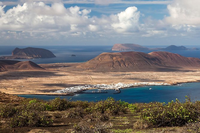 La Graciosa at Your Leisure (Bus Transfer and Return Ferry Ticket) - Exploring La Graciosas Highlights