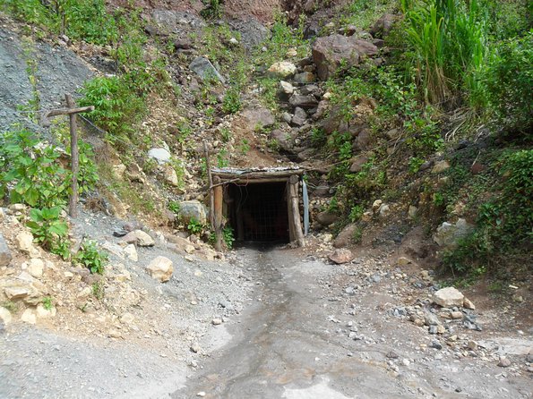 Larimar Mine Tour - Tour Inclusions