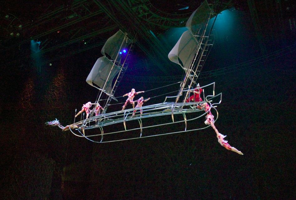 Las Vegas: “O” by Cirque Du Soleil at Bellagio - Acrobatic Performances