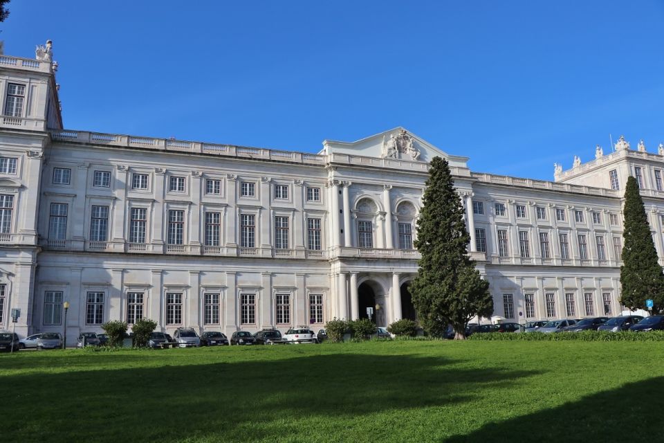 Lisbon: Private Historical Tour to Queluz and Ajuda Palaces - Queluz Palace Architecture