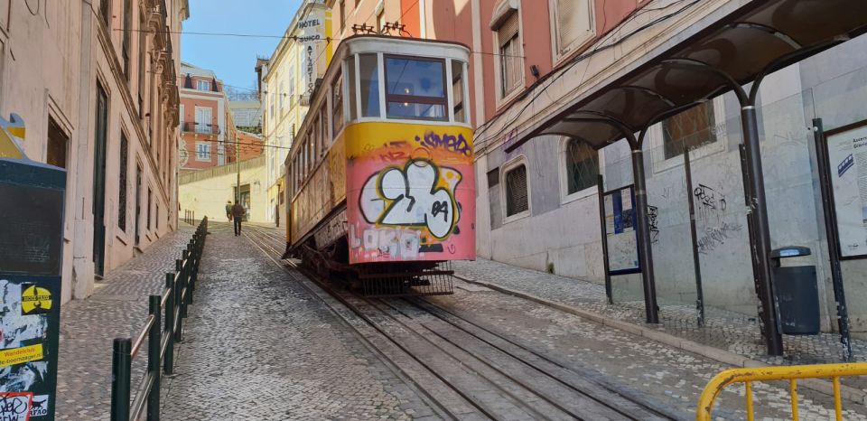 Lisbon: Private Tuk-Tuk Tour for 2 Hours - Discover Lisbons History and Culture