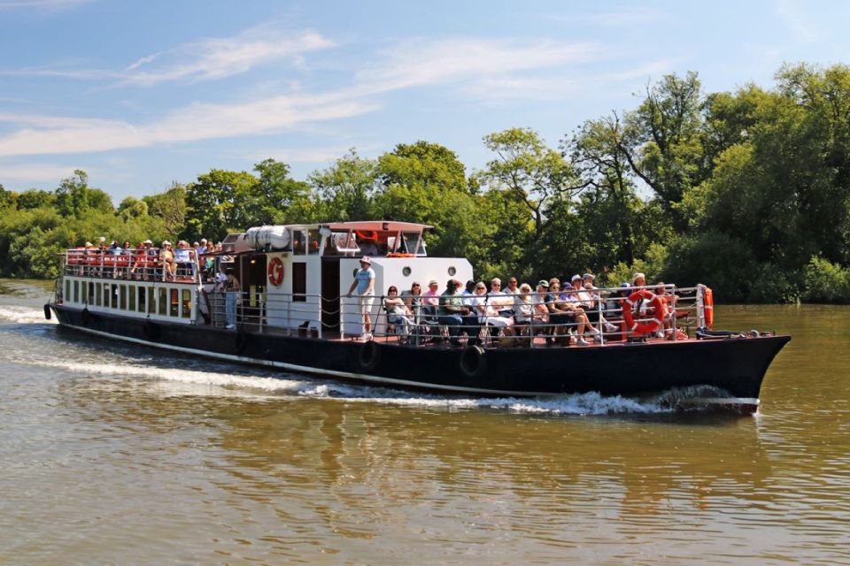 London: Hampton Court to Westminster River Thames Cruise - Onboard Amenities