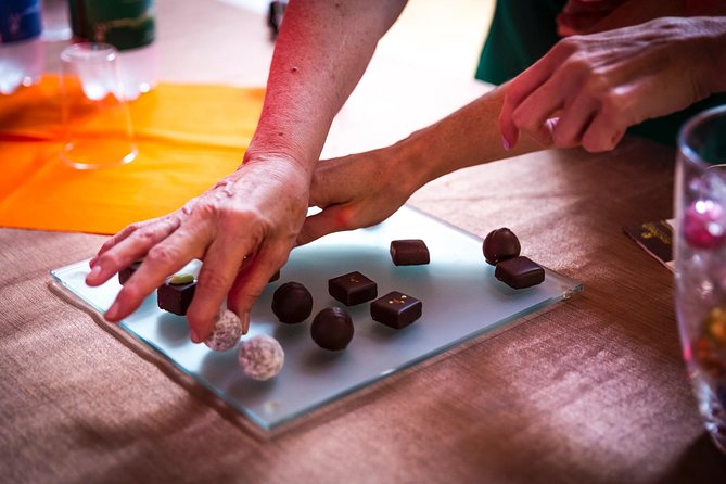 Lucerne CH Experience: Cheese, Chocolate, Chapel Bridge & Château - Swiss Cheese and Wine Pairing