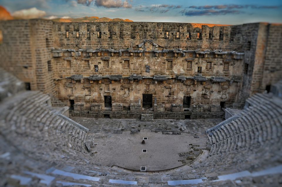 Malaga: Roman Theatre and Alcazaba Private Walking Tour - Discovering the Alcazaba Fortress