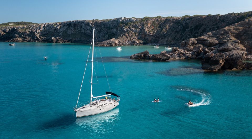 Menorca: Private Sailboat Tour With Snorkel Gear and Kayak - Sailboat Features