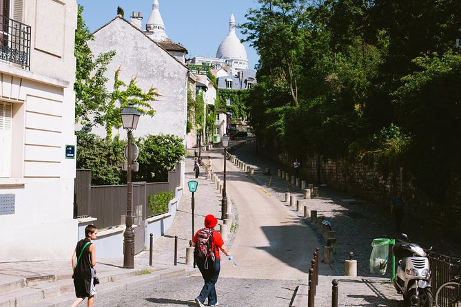 Montmartre and Sacre Coeur Walking Tour in Paris - Montmartre Vineyards and Cabaret