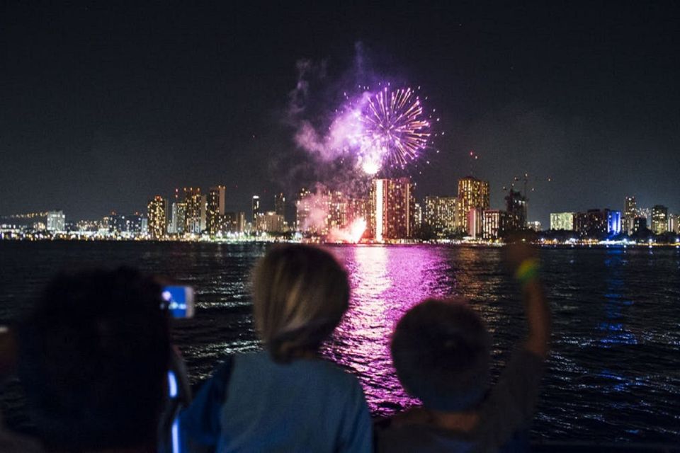 Oahu: Waikiki Friday Night Fireworks Cruise - Meeting Details