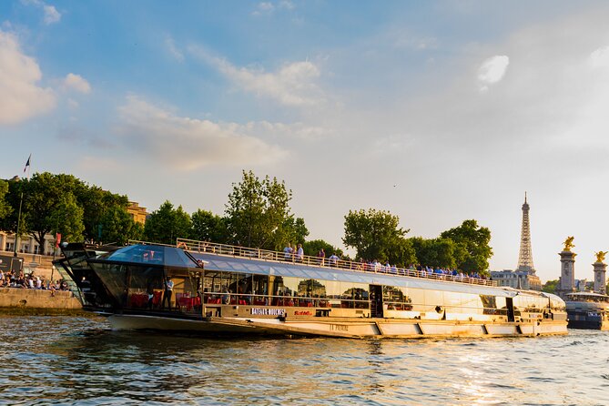 Paris Seine River Dinner Cruise With Live Music by Bateaux Mouches - Meeting Point and Departure Time