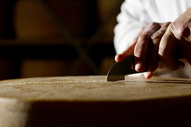 Parmigiano Reggiano Cheese Tasting Tour - Cheese Making Process