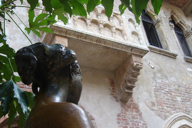 Passionate Verona: Living Romeo and Juliets Story - Getting to Know the Local Guide