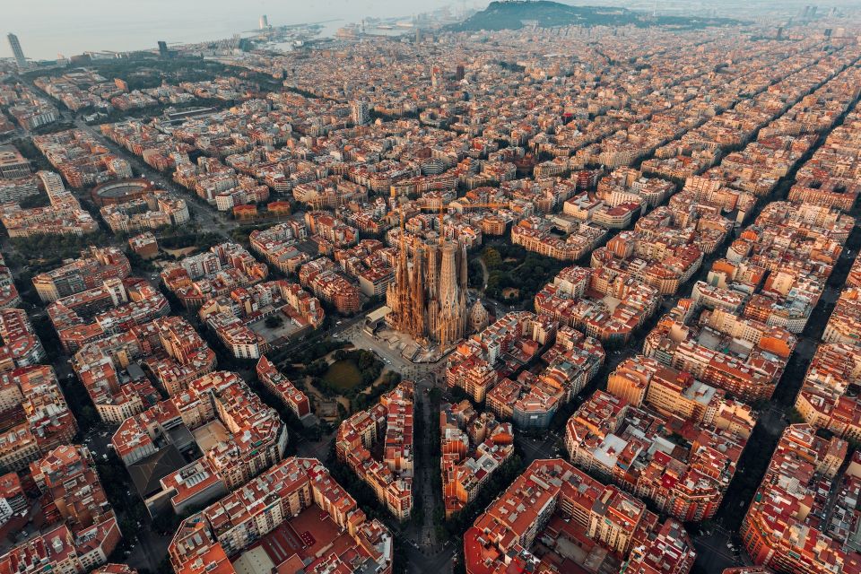 Photo Tour: Barcelona Gothic Quarter - Navigating the Winding Streets