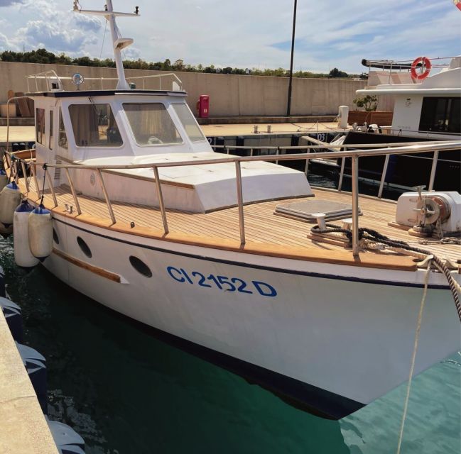 Polignano a Mare: Private Gozzo Boat Tour of the Caves - Sailing Along the Coastline