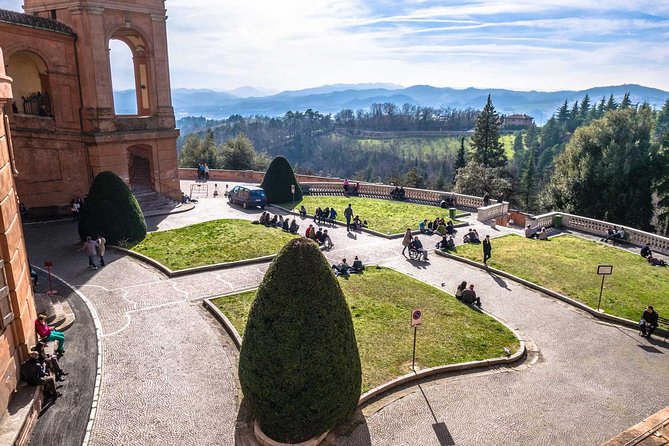 Porticoes of Bologna and Basilica San Luca Guided Tour - Meeting and End Points