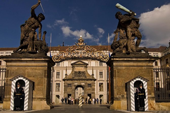 Prague Castle And Castle Grounds Walking Tour in French - Cultural and Historical Insights