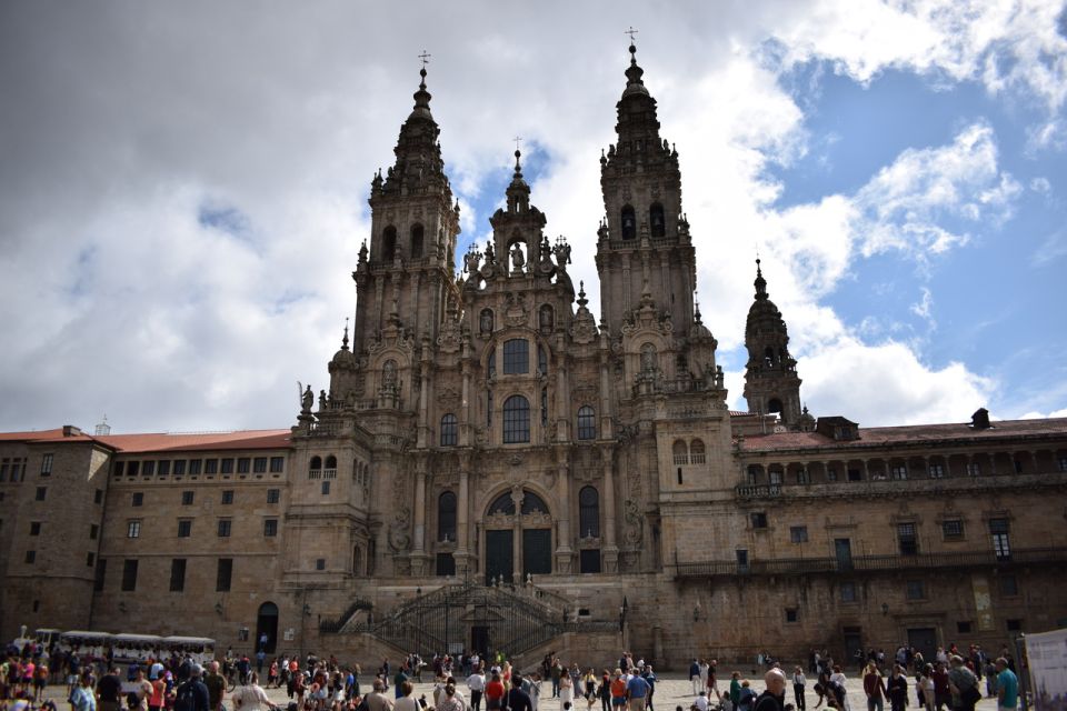 Premium Porto Santiago Compostela Tour, Lunch & Wine Tasting - Tour Itinerary