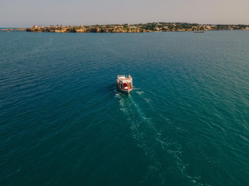 Private Boat Tour of the Island of Ortigia With Aperitif - Tour Highlights