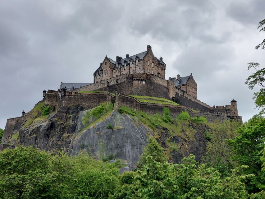 Private Discovery Tour: Edinburghs Strange & Secret History - Old Town Exploration