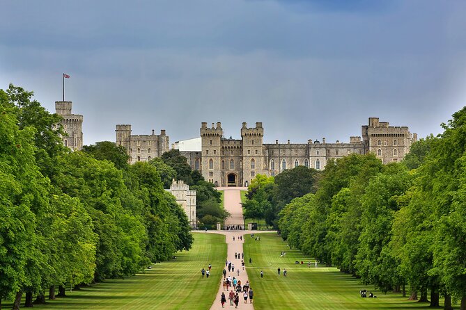 Private Half-Day Tour of Windsor Castle - History and Architecture