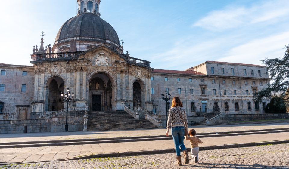 Private Tour of San Sebastian, Zumaia and Loyola - Iconic La Concha Beach Stroll