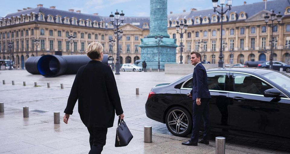 Private Transfer From Disneyland to Paris - Door-to-Door Transportation