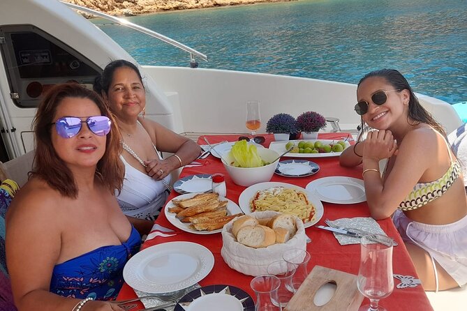 Private VIP Motoryacht Charter in Bodrum For 6 Hours With Lunch - Luxury VIP Motoryacht Experience