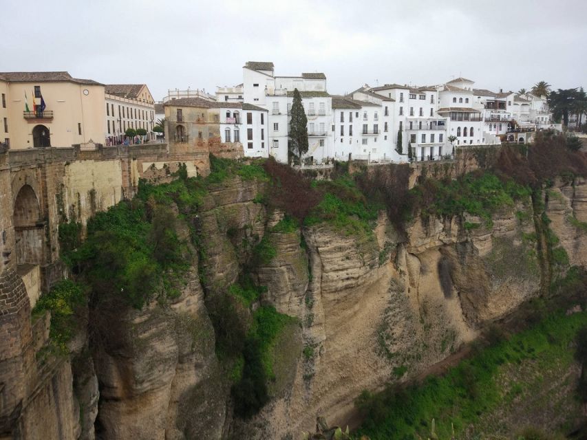 Pueblos Blancos & Ronda: Private Full-Day Tour From Seville - Discovering Zahara De La Sierra