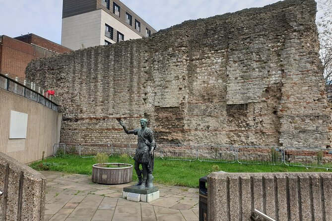 Roman Ruins to Blitz Bombings: A Walking Tour of Londons Fiery History - Haunted Halls of Henry VIII