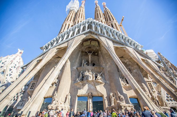 Sagrada Familia Fast Track Guided Tour With Towers Access - Explore the Sublime Structure